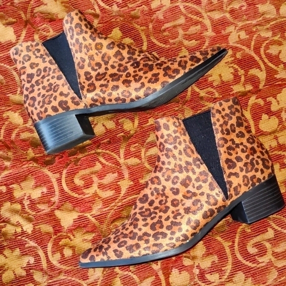 Cheetah print heeled boots LIKE NEW SZ 7.5 - Picture 1 of 7